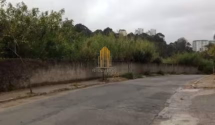 Terreno com 2257 m² sendo 44m de frente, 49m de fundo, com zoneamento Zeis no Morumbi - São Paulo.
