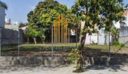 TERRENO COM 945M², POSSUI 20 METROS DE FRENTE POR 50 METROS DE FUNDO, À VENDA NA REGIÃO DE JARDINS.