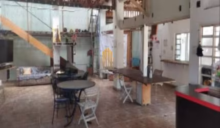 SANTO AMARO, CASA COMERCIAL DE 180M² COM 9 DORMITORIOS, 9 SUITES E 4 VAGAS DE GARAGEM.
