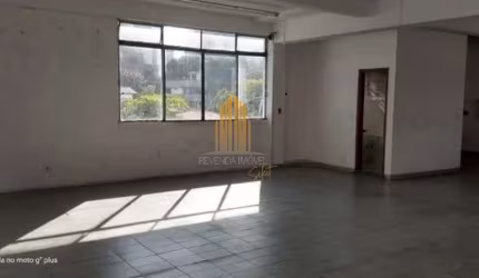 Galpão de 1.931m2 de área construída, em vão livrem com seis vagas, dois banheiros, no Morumbi