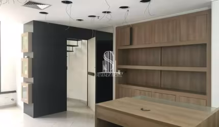CONJUNTO COMERCIAL DE 52M², POSSUINDO 1 SALA E 1 VAGA, Á VENDA NA REGIÃO DE SANTO AMARO - SÃO PAULO.