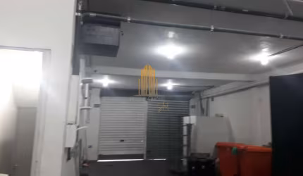 Galpão Comercial de 250m² com 2 mezaninos, vestiário, 3 banheiros, copa em Bela Vista - São Paulo.