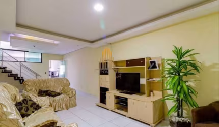 Água Branca - Prédio de 165m² com 3 dormitórios sendo 2 suítes, cozinha, sala ampla e 2 banheiros.