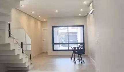 Vila Nova Conceição - Casa de 160m² com 2 suites, 3 banheiros e 2 vagas grandes
