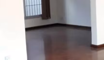 Butantã - Casa de 443m² com 6 dormitórios (2 suites), 3 banheiros, 2 salas e 4 vagas.