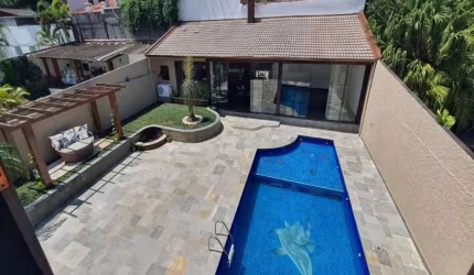 Interlagos, Sobrado Residencial de 580m² com 4 dormitórios, 2 suítes, 7 vagas.