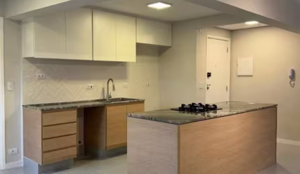 Condomínio  Saint Moritz em Moema, Apartamento Semi Mobiliado de 80m² com 2 dormitórios, 1 vaga.