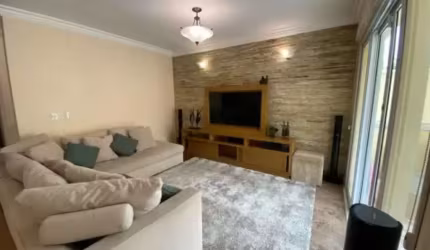 Brooklin - Casa de 220m² com 3 dormitórios, suíte, sala ampla e 3 vagas.
