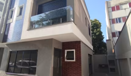 Ótimo Sobrado em Condomínio - Fino acabamento