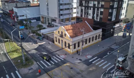 Casa comercial para alugar na Avenida Visconde de Guarapuava, 2744, Centro, Curitiba, 284 m2 por R$ 10.000