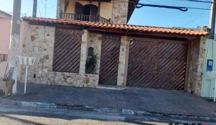 Sobrado à venda, 211 m² por R$ 850.000,00 - Vila Figueira - Suzano/SP