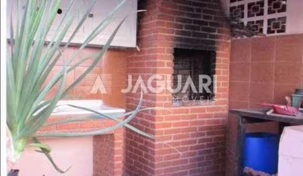 Casa no Bairro CENTRO na cidade de  Agudos;