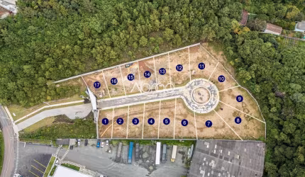 Lotes em condomínio à venda em Santa Felicidade, no Condomínio Canto das Pedras - 302 a 546 m² | Ref. 488
