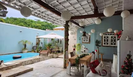 Casa com 5 dormitórios à venda, 313 m² por R$ 980.000,00 - Vila Valqueire - Rio de Janeiro/RJ