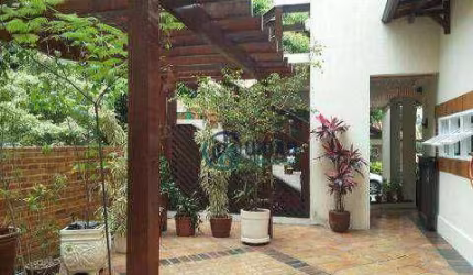 Excelente casa duplex em ótimo condomínio, com 3 dormitórios, sendo uma suíte, três vagas , lazer completo !!