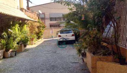 Ótima casa duplex, com 3 dormitórios em pequeno condomínio, ótima localização !