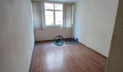 Ótimo apartamento com 2 dormitórios, no miolo de Icaraí, de frente e sol da manhã !!