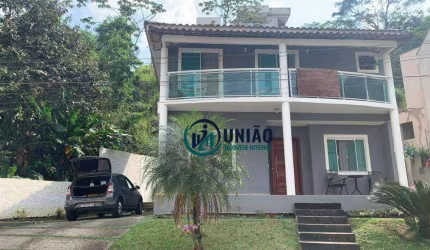 Excelente casa duplex, em condomínio fechado, com 4 dormitórios, sendo uma suíte, lazer completo!!