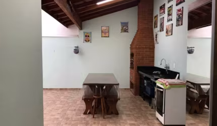 Casa térrea à venda/ 2 Dorm./ Área Gourmet/ Ac. Américo Figueiredo