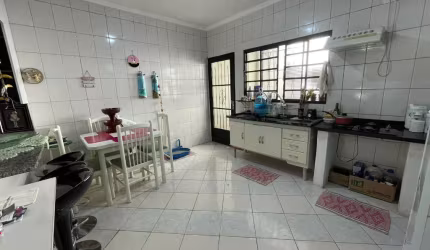 Sobrado c/ salão comercial à venda/ 2 dorm./ Ac. Comendador Oetterer