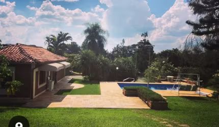 Chácara em Sarapuí 20 mil m²/ 8 dorm./7 wc´s/ Lazer com Piscina e salão de jogos