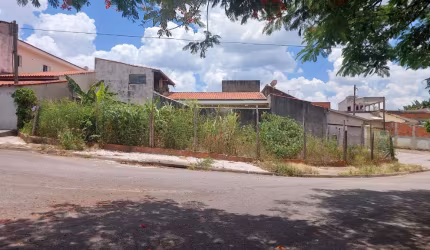 Terreno plano de esquina à venda/150 m²/ Parque das Laranjeiras/ Ac. Av. Itavuvu
