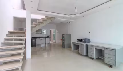 Sobrado 250 m²/ 3 Dorm./ Suíte/ Cozinha ampla/ 6 Vagas/ Jardim Prestes de Barros