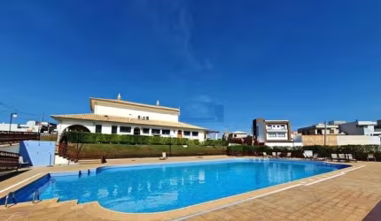 Terreno em cond. Alto padrão/ 250 m²/ Próx. à portaria/ Ac. Av. Victor Andrew