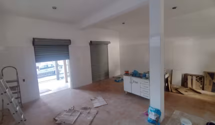 Salão 70 m²/ 2 wc´s/ 1 sala/ 2 vagas/ Acesso Av. Santa Cruz/ Só 1.800,00
