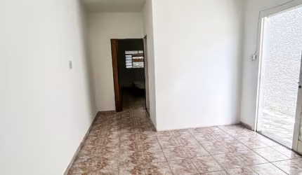 Casa térrea 2 Dorm./ Suíte/ Garagem coberta/ Jd. das Estrelas/ Só 266 mil