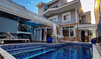 Sobrado em cond. Alto padrão/ 450 m²/ 4 Suítes/ Piscina/ Sauna/ Área Gourmet