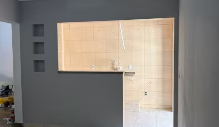 Casa assobradada com 200 m²/ 4 Dorm./ 2 Wc´s/ 2 Vagas/ Jardim São Guilherme