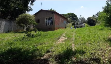 Chácara com 800 m²/ 2 Dorm./ Área Verde/ Ac. Rod. Raposo Tavares