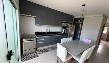 Sobrado à venda em Votorantim/ Cozinha planejada/ Sacada/ Só 299 mil