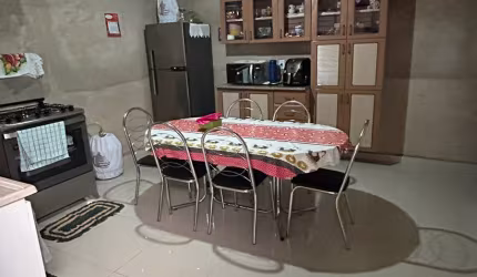 Sobrado à venda Parque Jataí/ 214 m² A. C./ 3 dorm./ Suíte/ 2 salas/ 350 mil