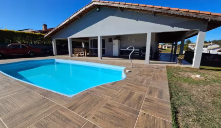 Chácara avarandada em condomínio/ 800 m²/ 3 Dorm./ Piscina/ Campo do Meio