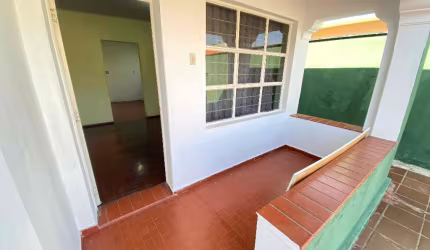 Casa térrea/ 2 Dorm./ Edícula/ Quintal/ Ac. Av. Santa Cruz/ Só R$ 375 mil