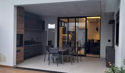 Sobrado em cond./ 3 Dorm./ Suíte/ Piscina/ Área Gourmet/ Ac. Av. Victor Andrew