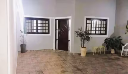 Casa térrea/ 130 m²/ 2 Dorm/ Área Gourmet/ Ac. Av. Edward Fru Fru/ Só R$ 325 mil