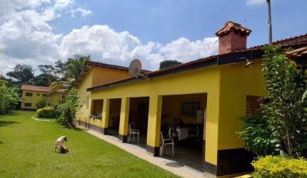 Linda chácara à venda/ 2 Casas/ Área Gourmet/ Piscina/ Ac. Rod. Raposo Tavares
