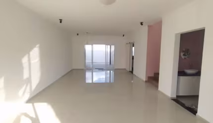 Sobrado em condomínio/ 3 Dorm./ Suíte/ Área Gourmet/ Ac. Av. Vinícius de Moraes