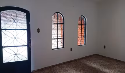Casa à venda/ 2 Dorm./ Suíte/ Ótima localização/ Ac. Av. Itavuvu/ Só R$ 310 mil
