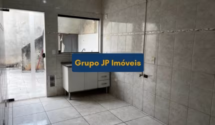 Casa assobradada à venda/ 2 Dorm./ Quintal/ Área de lazer/ Ac. Av. Ipanema