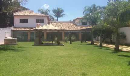 Chácara à venda/ 1.000m²/ 4 Dorm./ Suíte/ Salão Gourmet/ 5 Wc´s/ Próx. ao Centro