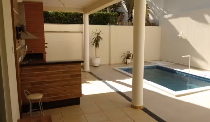 Sobrado Alto Padrão em Condomínio/ 3 Suítes/ Piscina/ Acesso Armando Pannunzio