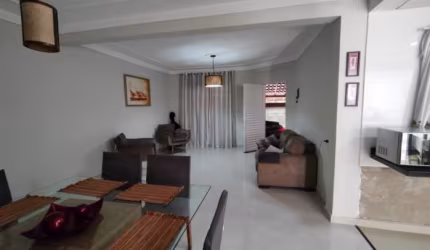 Casa à venda/ 3 Dorm./ Suíte/ 3 Vagas/ Ac. Dr. Américo Figueredo/ Só 371 mil