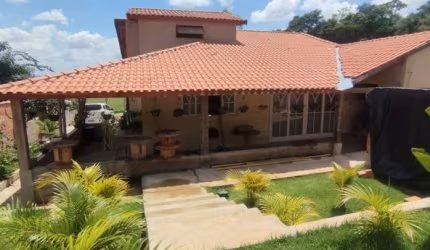 Chácara avarandada à venda em Iperó/ 1.800 m²/ 2 Dorm./ Só 373 mil
