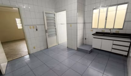 Apto térreo com quintal/ 71 m²/ 2 Dorm./ 2 Vagas/ Jd. Simus/ Só 250 mil