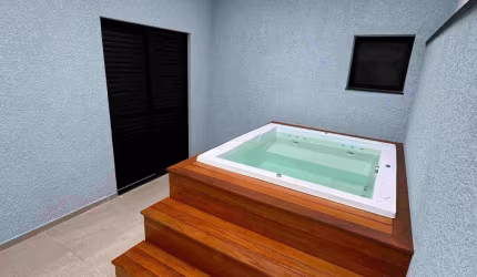 Casa em cond. alto padrão/ 3 dorm./ Suíte/ SPA hidro/ 4 vagas/ Wanel Ville