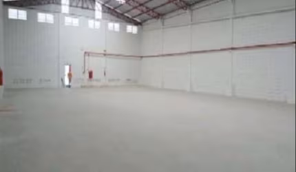 Galpão comercial/ 1.200 m²/ Refeitório/ Estacionamento/ Próx. à Zona Industrial